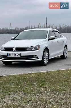 Седан Volkswagen Jetta 2015 в 