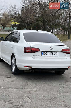 Седан Volkswagen Jetta 2015 в 