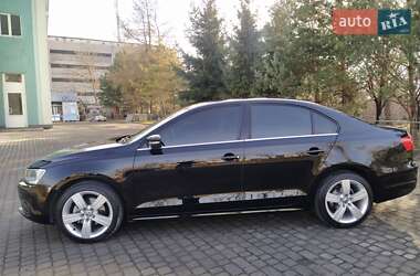 Седан Volkswagen Jetta 2014 в Львове