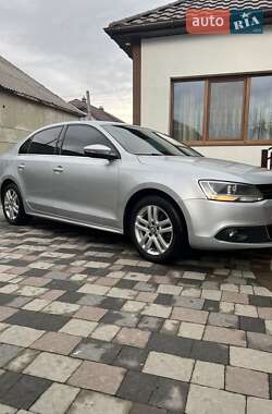 Седан Volkswagen Jetta 2011 в 