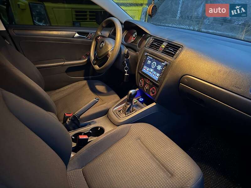 Седан Volkswagen Jetta 2015 в Сновську