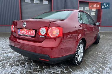 Седан Volkswagen Jetta 2009 в Лубнах