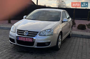 Седан Volkswagen Jetta 2010 в Луцьку