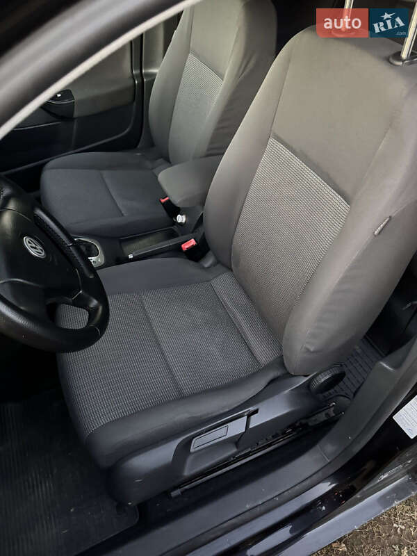 Седан Volkswagen Jetta 2006 в Надворной