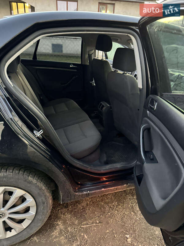 Седан Volkswagen Jetta 2006 в Надворной