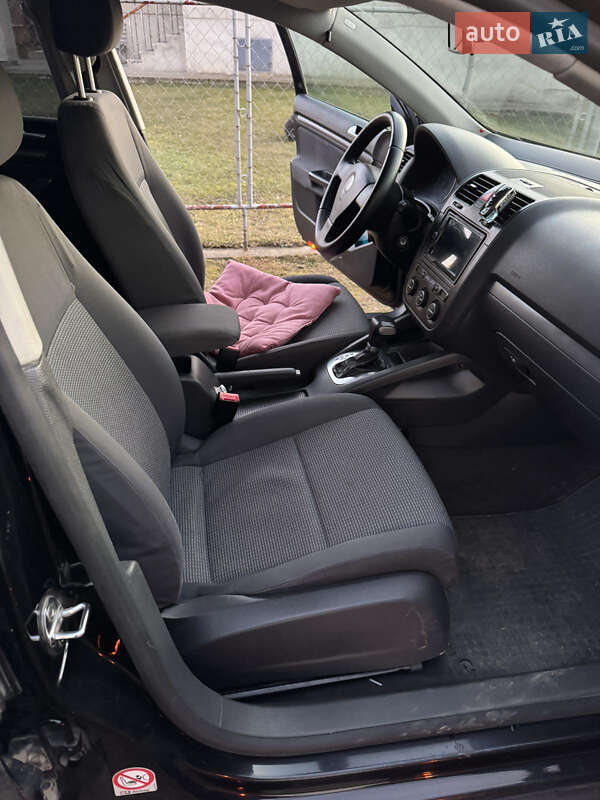 Седан Volkswagen Jetta 2006 в Надворной