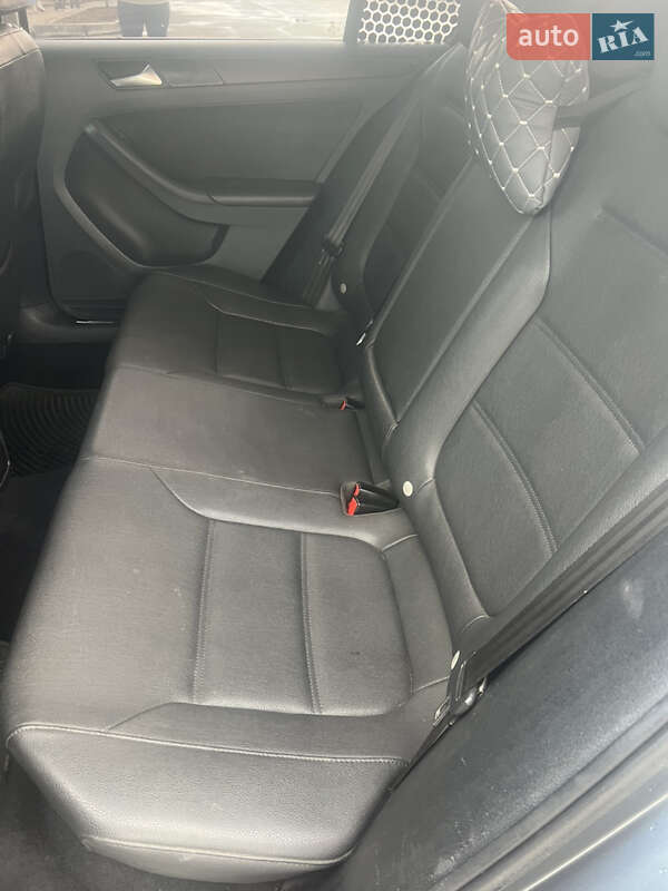 Седан Volkswagen Jetta 2011 в Харькове