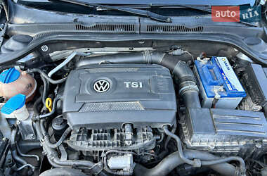 Седан Volkswagen Jetta 2015 в 