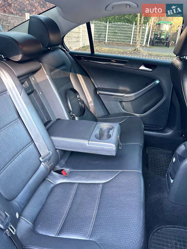 Седан Volkswagen Jetta 2015 в Кам'янець-Подільському