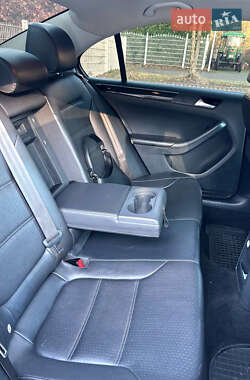Седан Volkswagen Jetta 2015 в 