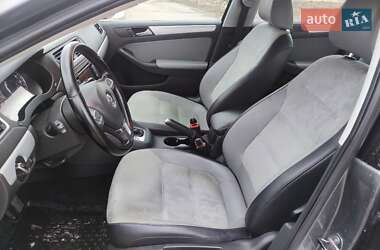 Седан Volkswagen Jetta 2013 в 