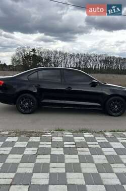 Седан Volkswagen Jetta 2014 в Львові