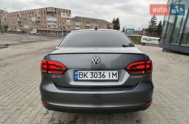 Седан Volkswagen Jetta 2012 в 