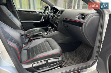 Седан Volkswagen Jetta 2015 в Новояворівську