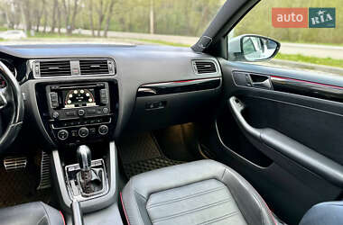 Седан Volkswagen Jetta 2015 в Новояворівську