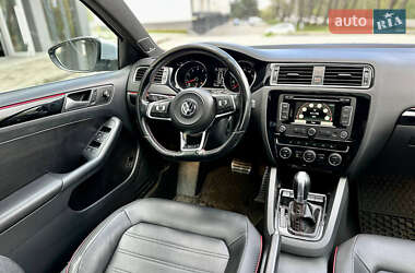 Седан Volkswagen Jetta 2015 в Новояворівську