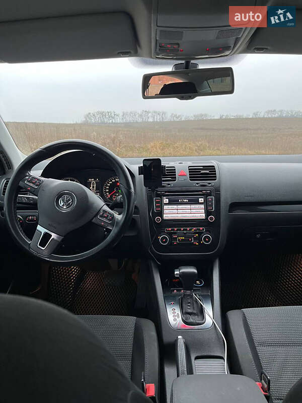Седан Volkswagen Jetta 2010 в Рівному