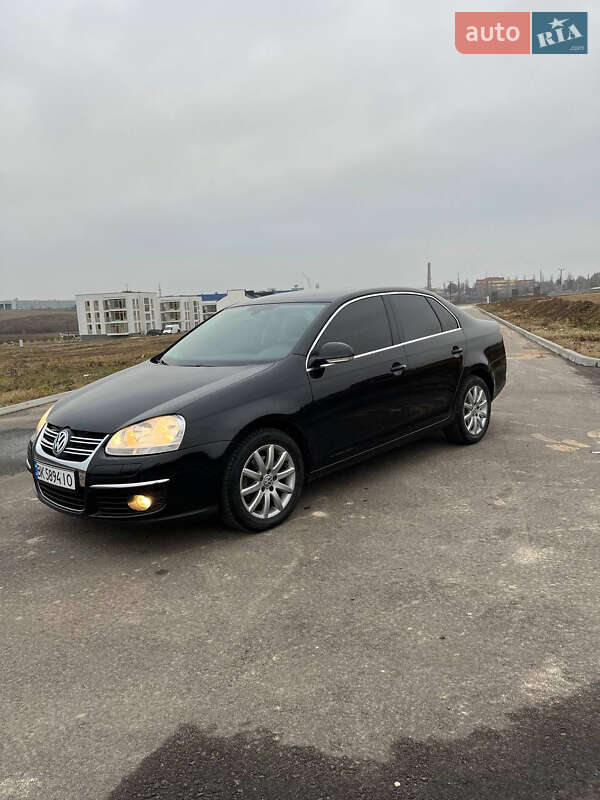 Седан Volkswagen Jetta 2010 в Рівному