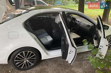 Седан Volkswagen Jetta 2015 в 