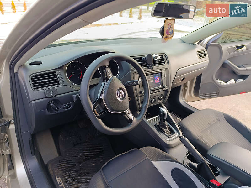 Седан Volkswagen Jetta 2016 в Глухові