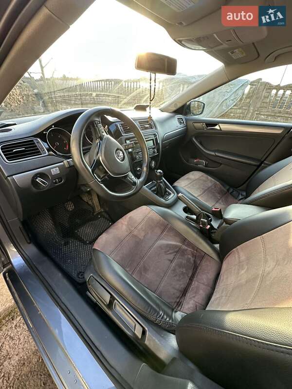 Седан Volkswagen Jetta 2015 в Винниках