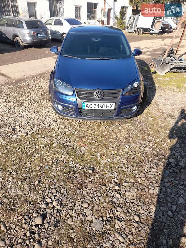 Седан Volkswagen Jetta 2005 в Хусті