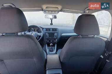 Седан Volkswagen Jetta 2015 в 