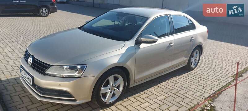 Седан Volkswagen Jetta 2015 в 
