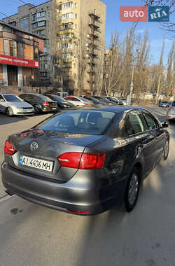 Седан Volkswagen Jetta 2013 в Києві