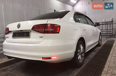 Седан Volkswagen Jetta 2015 в Ржищеве