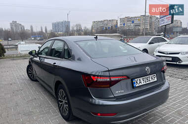 Седан Volkswagen Jetta 2018 в 