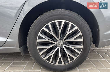 Седан Volkswagen Jetta 2018 в 