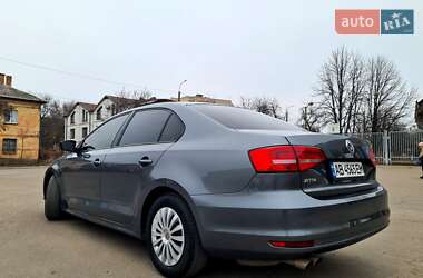 Седан Volkswagen Jetta 2015 в 