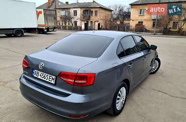 Седан Volkswagen Jetta 2015 в 
