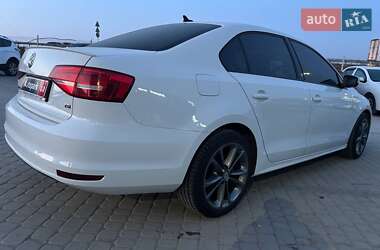 Седан Volkswagen Jetta 2015 в Львове