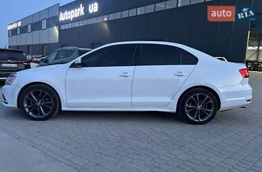 Седан Volkswagen Jetta 2015 в Львове