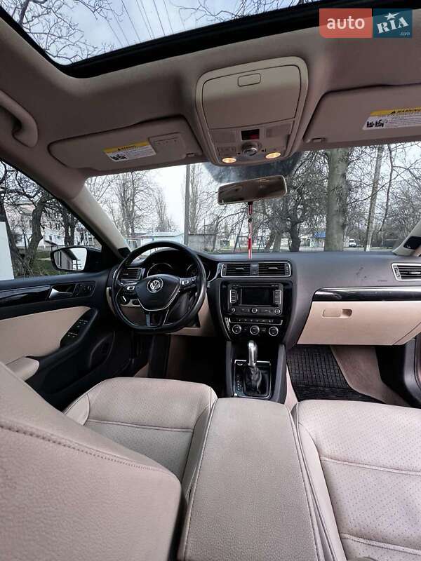 Седан Volkswagen Jetta 2015 в Любашівці