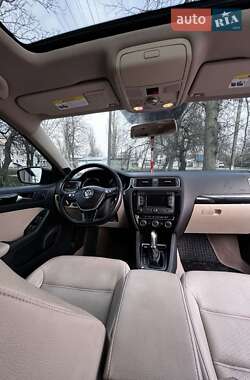 Седан Volkswagen Jetta 2015 в 