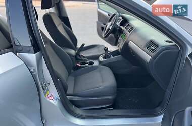 Седан Volkswagen Jetta 2011 в 