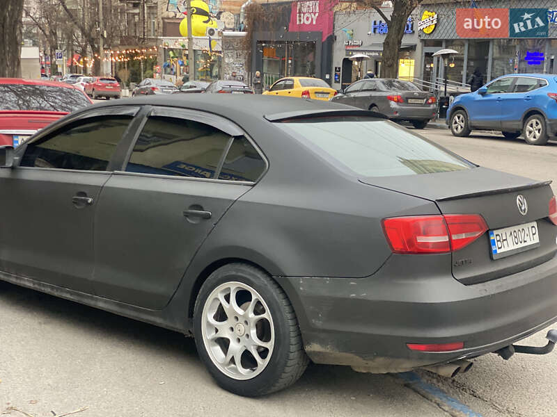 Седан Volkswagen Jetta 2015 в 