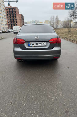 Седан Volkswagen Jetta 2012 в Києві