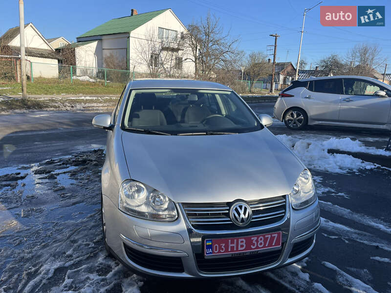 Седан Volkswagen Jetta 2010 в Луцке