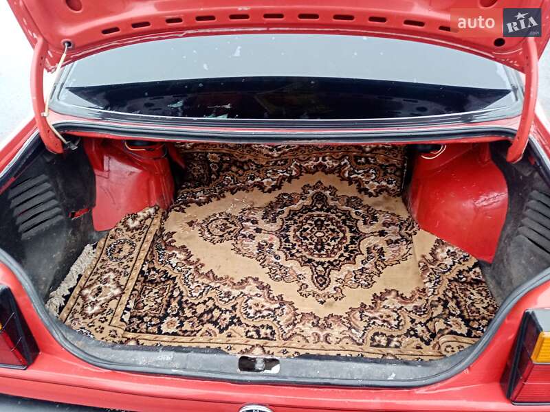 Седан Volkswagen Jetta 1988 в Рогатине