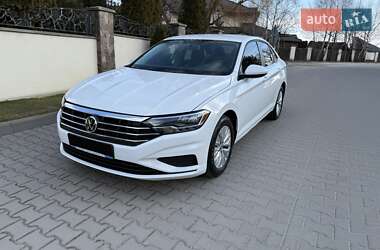 Седан Volkswagen Jetta 2019 в Львове