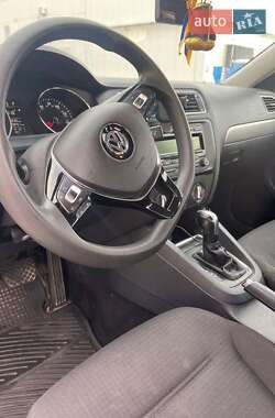 Седан Volkswagen Jetta 2015 в Львове