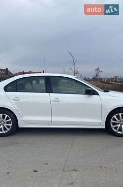 Седан Volkswagen Jetta 2015 в Львове