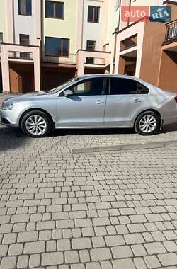 Седан Volkswagen Jetta 2014 в Львове