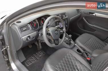 Седан Volkswagen Jetta 2015 в 