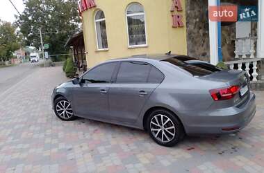 Седан Volkswagen Jetta 2015 в 