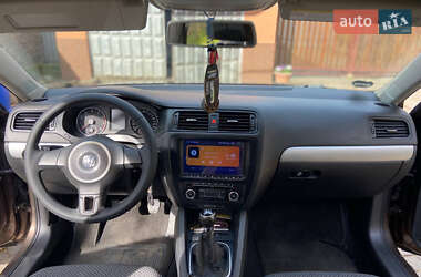 Седан Volkswagen Jetta 2011 в 